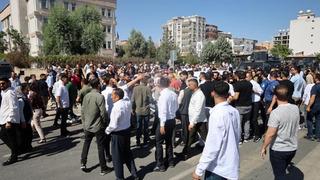 Silopi'de DEM Parti yürüyüşünde gerginlik! Tepki gösterince darp edildi