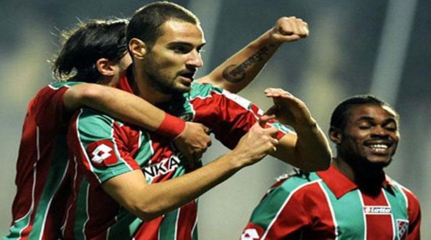 Karşıyaka Erhan'la g&uuml;ld&uuml;!