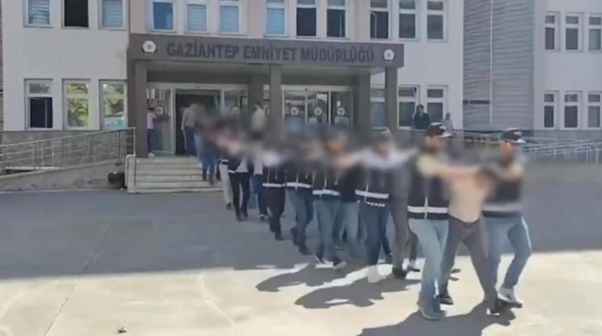 Gaziantep merkezli 6 ilde yapılan "joker" operasyonunda yakalanan 40 şüpheli tutuklandı