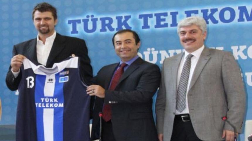 Ve Mehmet Okur imzayı attı!