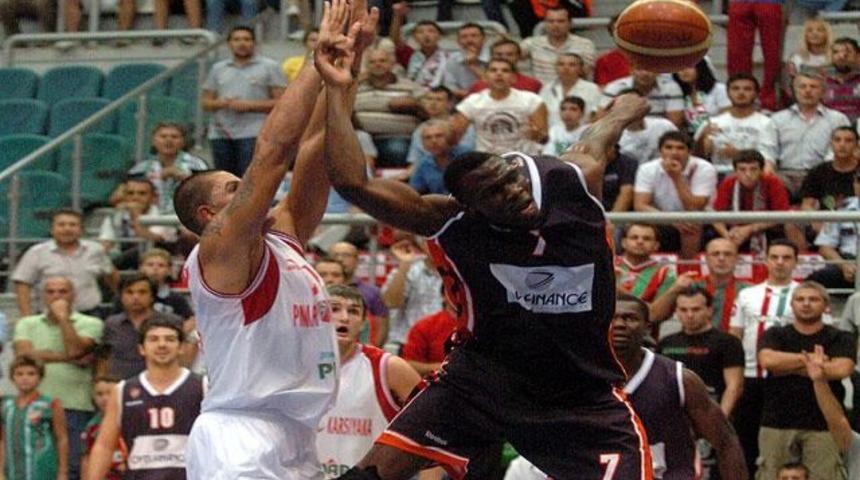 Pınar Karşıyaka evinde yıkıldı!