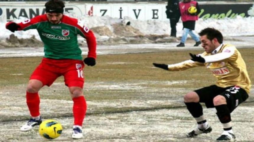 Lider evinde yıkıldı!