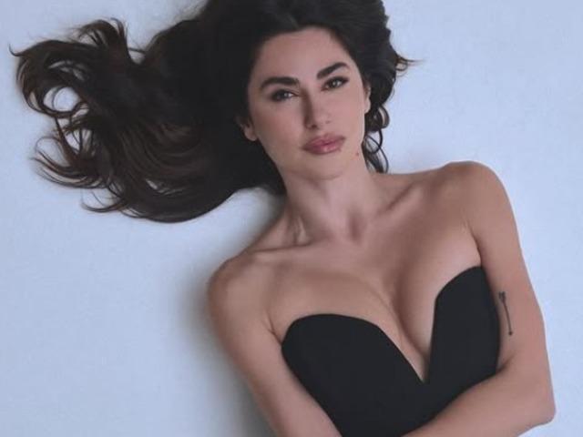Daha 17'nin Şebnem'i Nesrin Cavadzade sezonu kapatmadı! Siyah bikinisiyle fiziğini sergiledi 