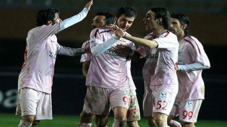 Kartal pen&ccedil;esini g&ouml;sterdi!