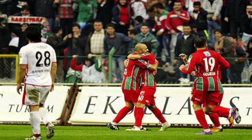 Karşıyaka evinde g&uuml;zel!