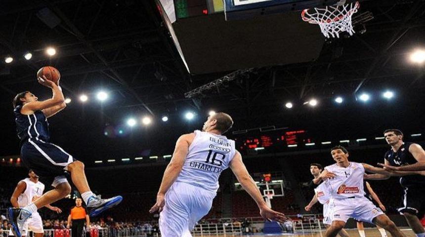 Anadolu Efes ilk peşinde!