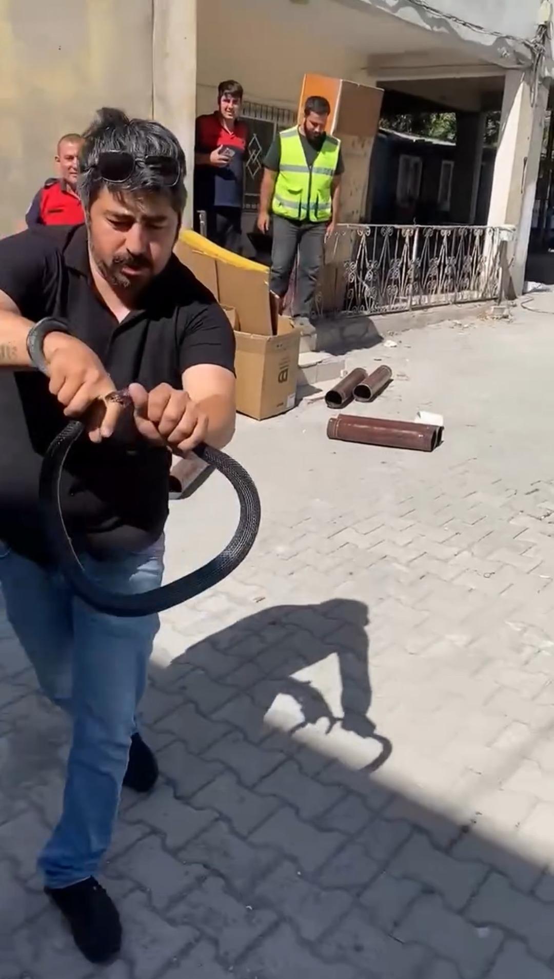 Evine girmişti! Yakalayınca parmağını kaptırdı! Sakinliği ise görenleri şaşırttı 1