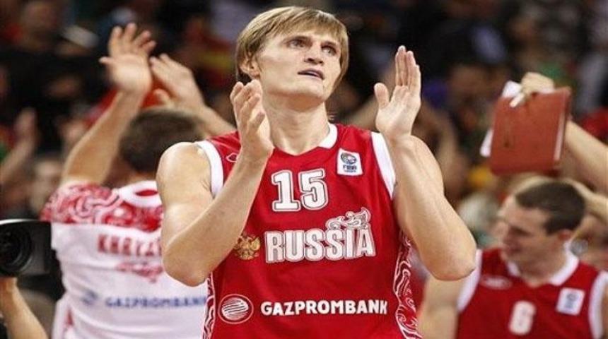 Kirilenko'nun burnu kırıldı!