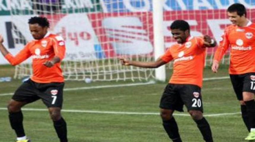 Adana ilk yarıda bitirdi!