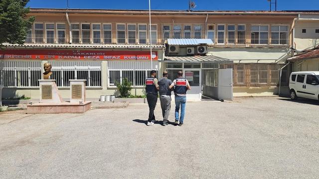 Interpol’ün kırmızı bültenle aradığı terörist Eskişehir’de yakalandı