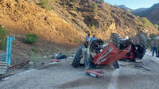 Devrilen traktörün sürücüsü öldü