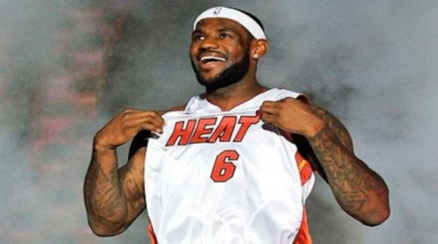 LeBron, Liverpool ile imzaladı!