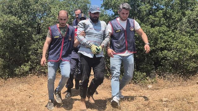 Film değil gerçek! Dağlarda yaşıyor, hayvan derilerinden kıyafet yapıyor... 8 ay boyunca böyle saklanmış