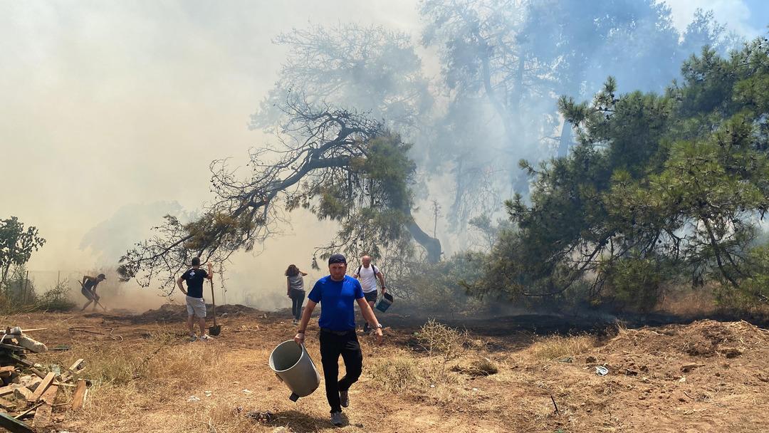 Şimdi de Antalya... Yangın hızla yayılıyor: Turistler dahil herkes seferber oldu! 3