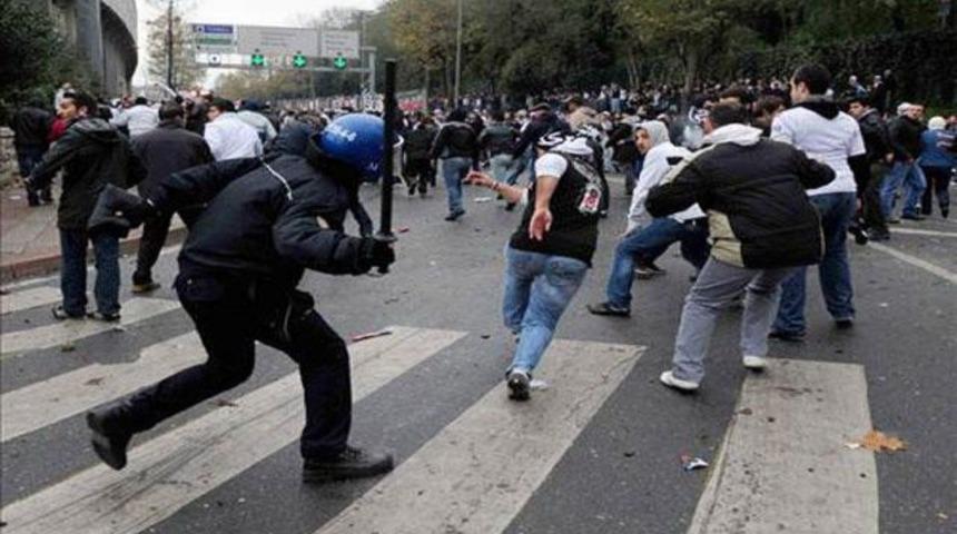 Holiganlara 2.5 yıl hapis!