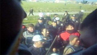 Polis, taraftarları taşladı!