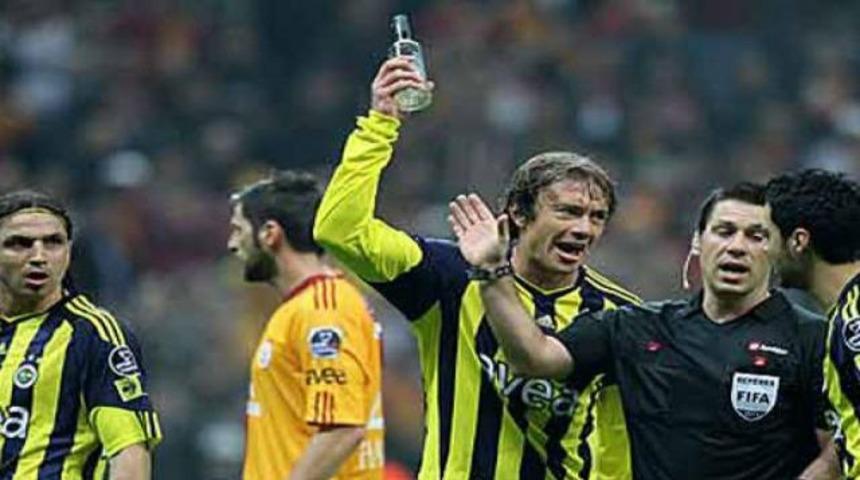 O rakı şişesi locadan atılmış!