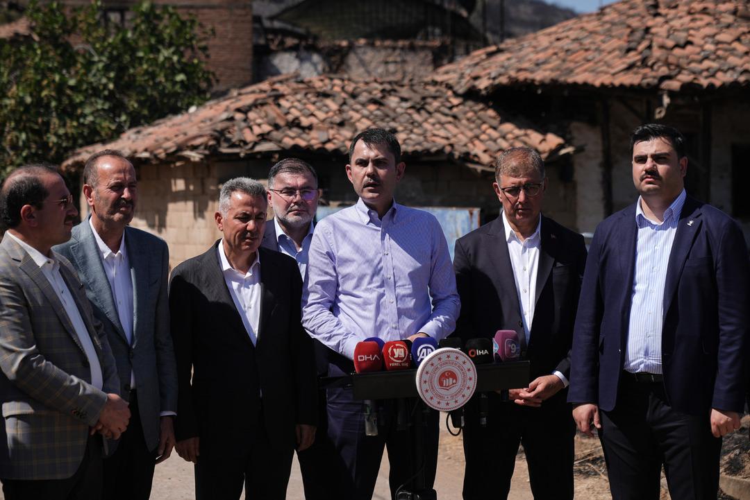 Bakan Kurum dan yangınlarla ilgili açıklama: "8 ilimizde etkilenen toplam bina sayısı bin 168’e ulaştı, devletimizin tüm birimleri sahadadır" 2