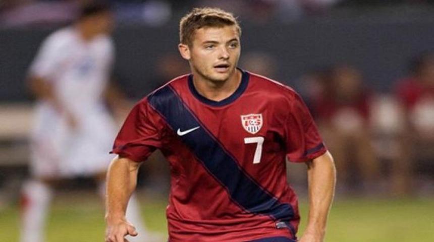 Eşcinselim dedi, futbolu bıraktı!