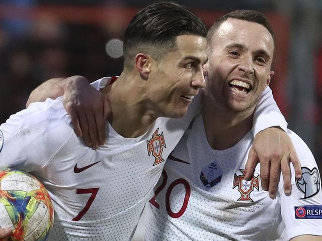 Futbol dünyası Jota için ağlarken, C.Ronaldo denize girdi...