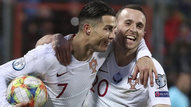 Portekiz'de Cristiano Ronaldo depremi! Jota'nın cenaze törenine katılmadı... Arkadaşları ağlarken, o denize girdi