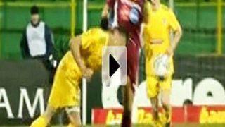 Tekmeye kafasını uzattı, 5 dişini kaybetti