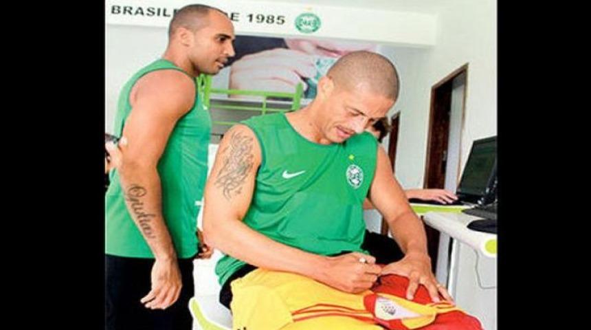 Alex Galatasaraylı taraftarı kırmadı!