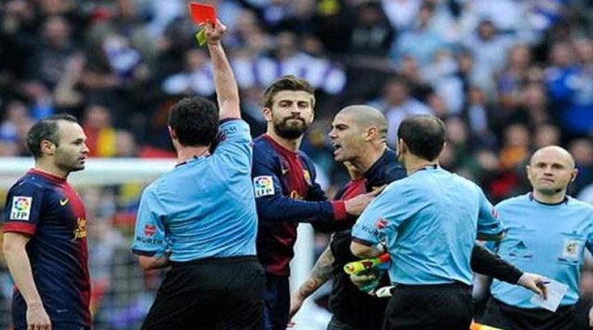 Victor Valdes'e 4 ma&ccedil; ceza..!