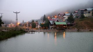 Eğriçimen Yaylası'nda soğuk hava etkili oluyor! Isınmak için soba yaktılar