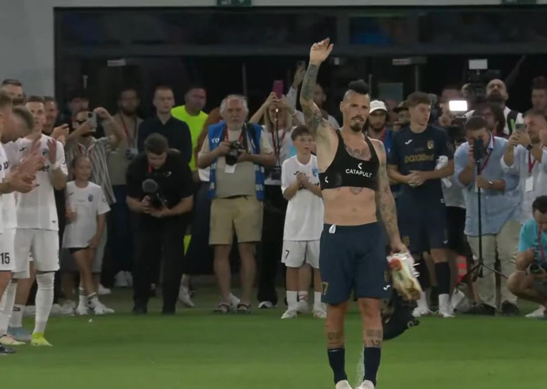 Trabzonspor un eski yıldızı Marek Hamsik in jubile karşılaşmasında Mertens in asisti gözlerin pasını sildi.. 2