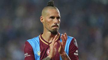 Trabzonspor'un eski yıldızı Marek Hamsik'in jubile karşılaşmasında Mertens'in asisti gözlerin pasını sildi..