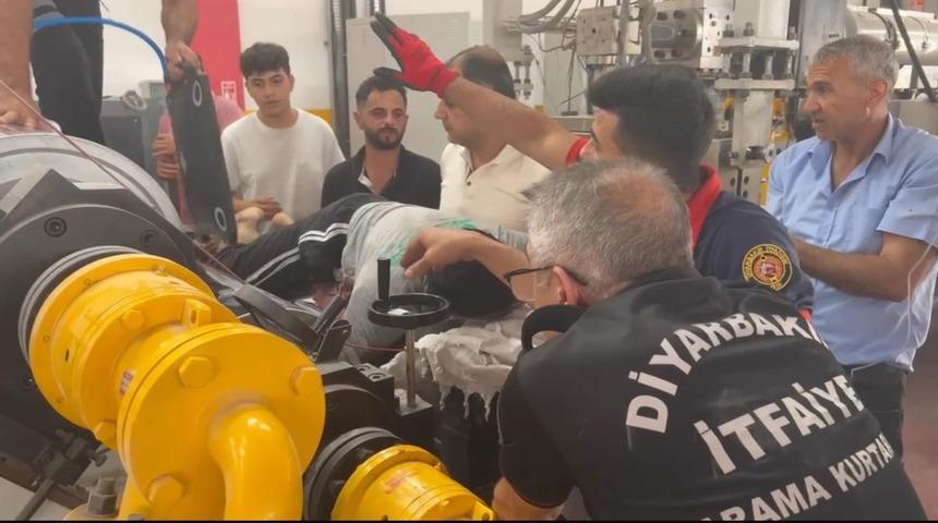 Diyarbakır’da elini levha kesme makinesine kaptıran işçi yaralandı