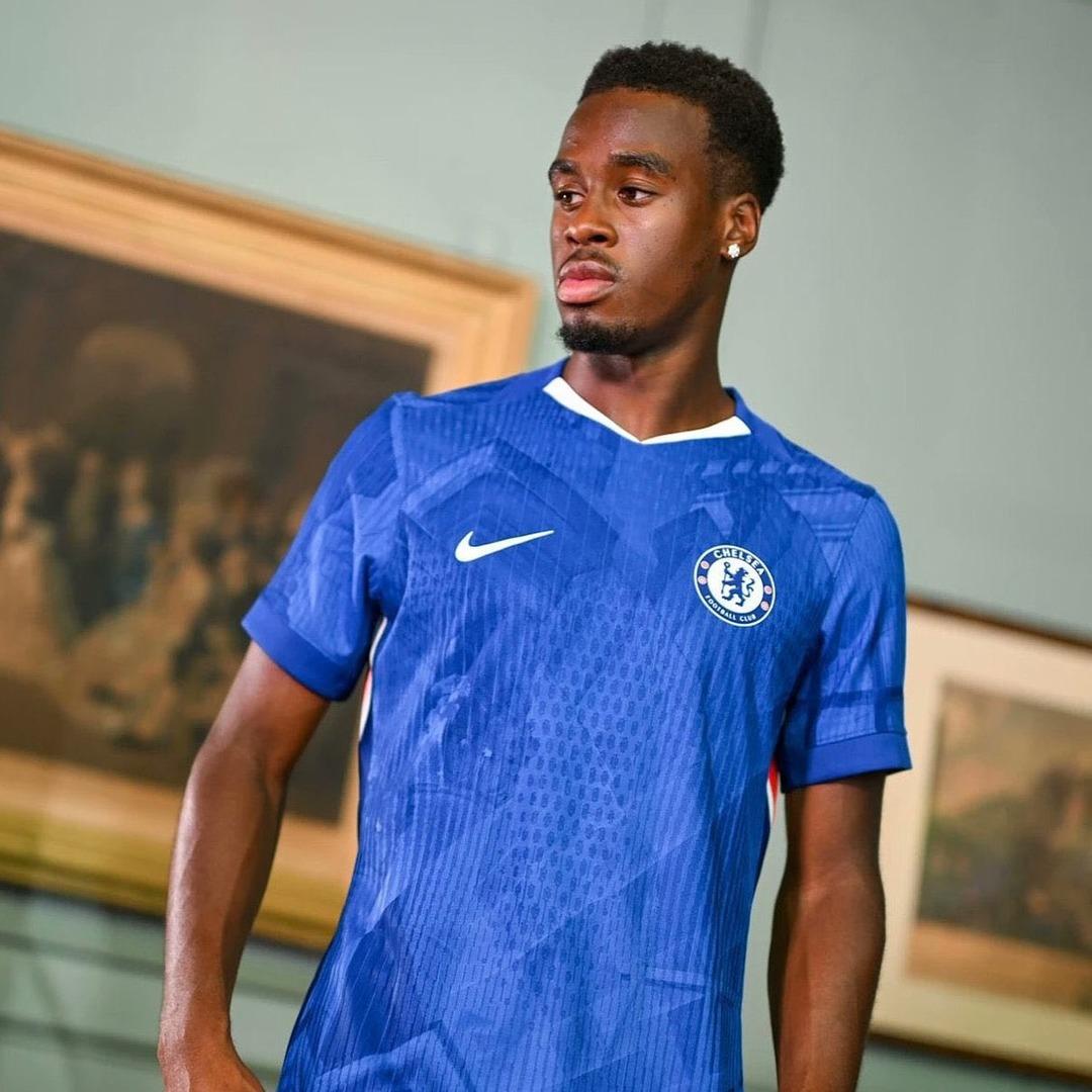 Chelsea altyapısından çıkan yıldız oyuncu Jamie Bynoe-Gittens a 60 milyon euro verdi! Borussia Dortmund dan ayrılan oyuncu formayı giydi... 1