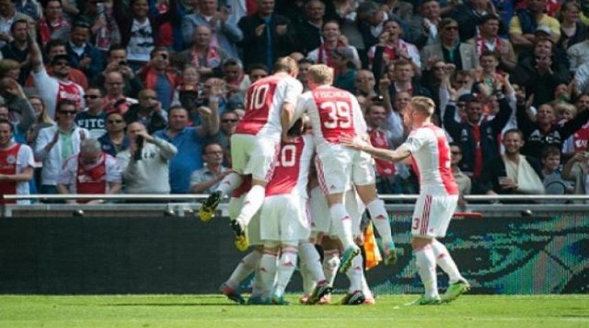 Ajax şampiyon!