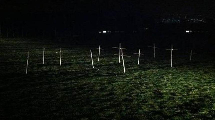 İtalya'da yeşil sahayı mezarlığa &ccedil;evirdiler