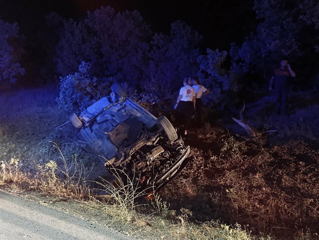Yer Uşak... Otomobil şarampole devrildi: 1 ölü, 2 yaralı 4