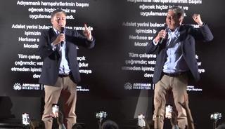 CHP Grup Başkanvekili Emir sahneden inerken düştü! Hastaneye kaldırıldı