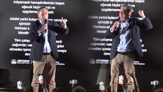 CHP Grup Başkanvekili Emir sahneden inerken düştü! Hastaneye kaldırıldı