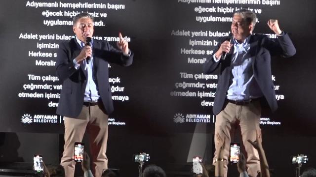 CHP Grup Başkanvekili Emir sahneden inerken düştü! Hastaneye kaldırıldı