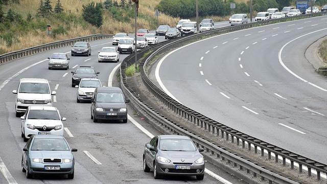 Yola çıkmayı düşünen sürücüler dikkat! Kara yollarında son durum: Ankara-İstanbul istikameti belli saatlerde trafiğe kapalı! Hangi yollar kapalı?