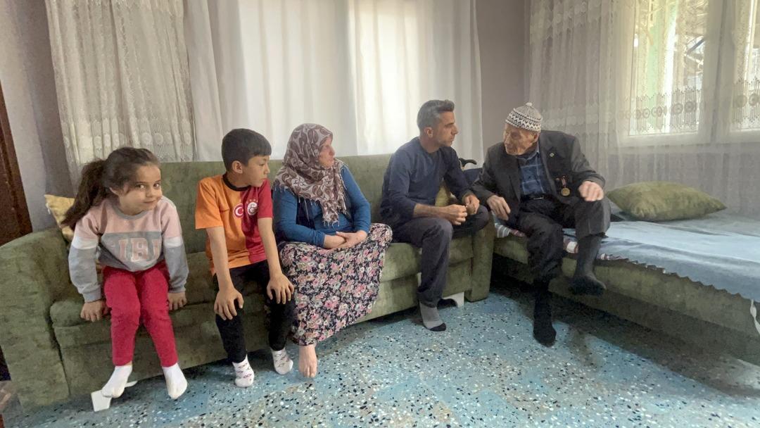 103 yaşında gençlere taş çıkartıyor! Bir gün bile aksatmadan yaptığı tek şey var... 3