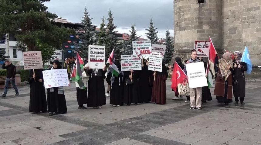 Sağlık çalışanları Erzurum'da Gazze için yürüdü