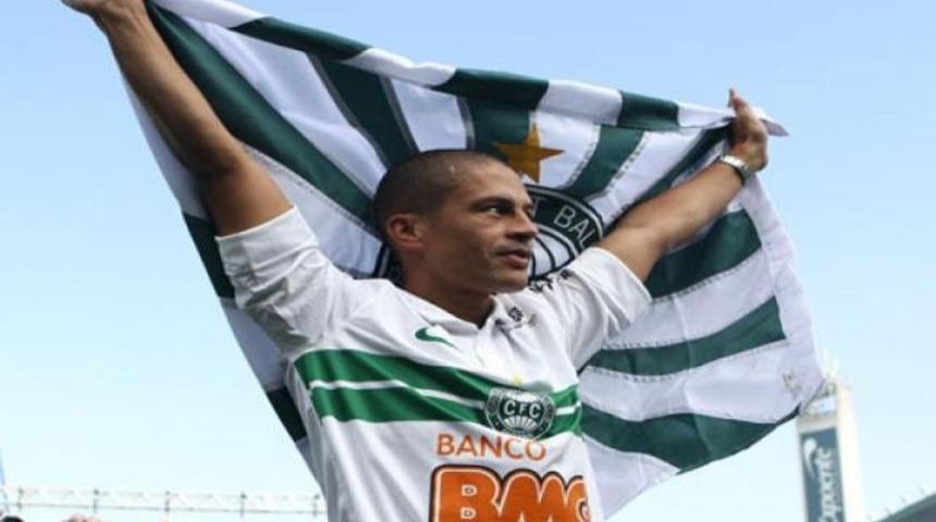 Alex s&ouml;z&uuml;n&uuml; tutmadı!