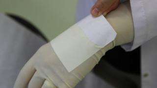 Bu eldiven, dünyada sağlık alanında bir ilk! Türk bilim insanları geliştirdi: “Sayım eldiveni” büyük kolaylık sağlayacak