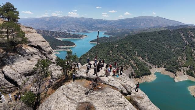 Kahramanmaraş'ta Güredil Kalesi göz dolduruyor