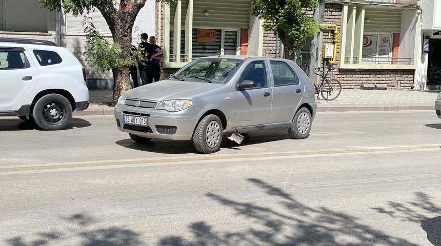 Otomobil ile motosikletli kurye çarpıştı: 1 yaralı