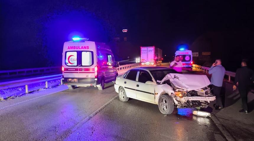 Kırıkkale'de iki otomobil çarpıştı: 4 yaralı