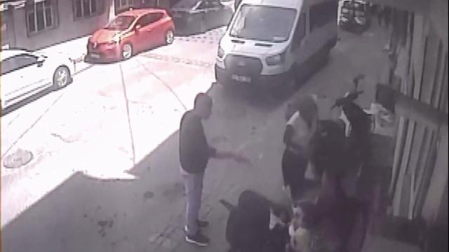 Yer: Gaziosmanpaşa... Engelli bireyin telefonunu gasp etti: Şikayet edince benzin döküp yaktı!