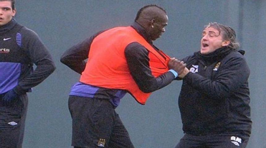 Ve Balotelli Mancini'ye saldırdı..!