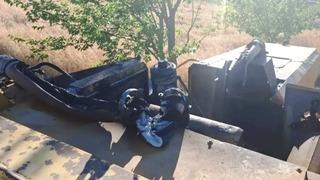 Emet’te biçerdöverdeki yangını köylüler su tankeriyle söndürdü